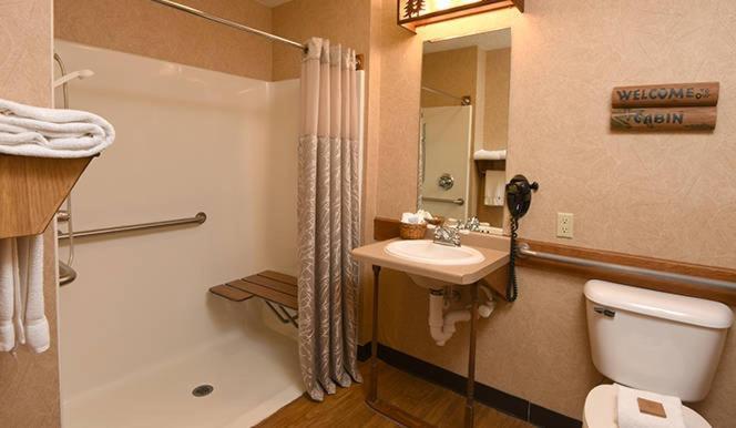 Boarders Inn & Suites By Cobblestone Hotels In Waukon Exterior foto