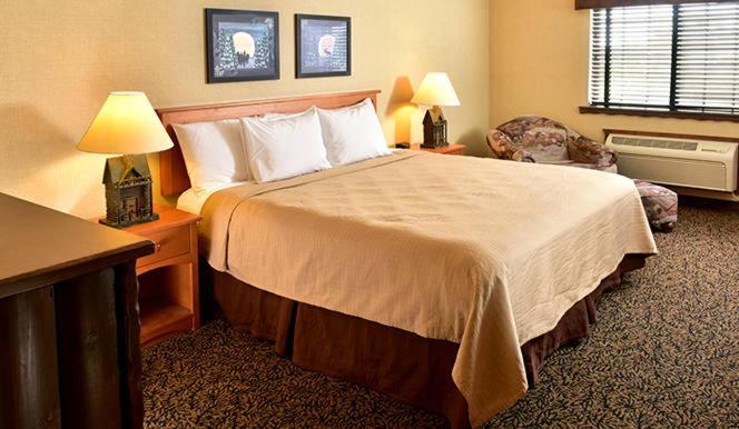 Boarders Inn & Suites By Cobblestone Hotels In Waukon Exterior foto